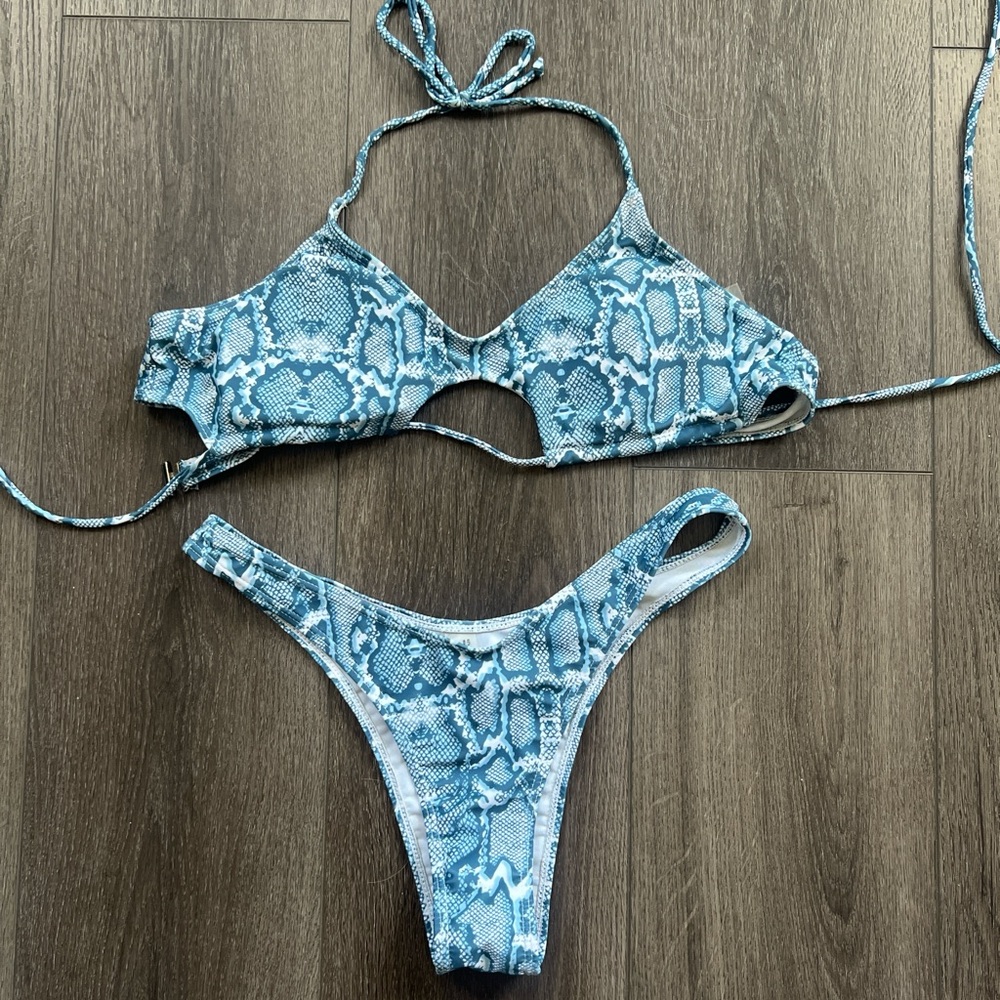 Blue White Snake Print Bikini Set M *bundle item*